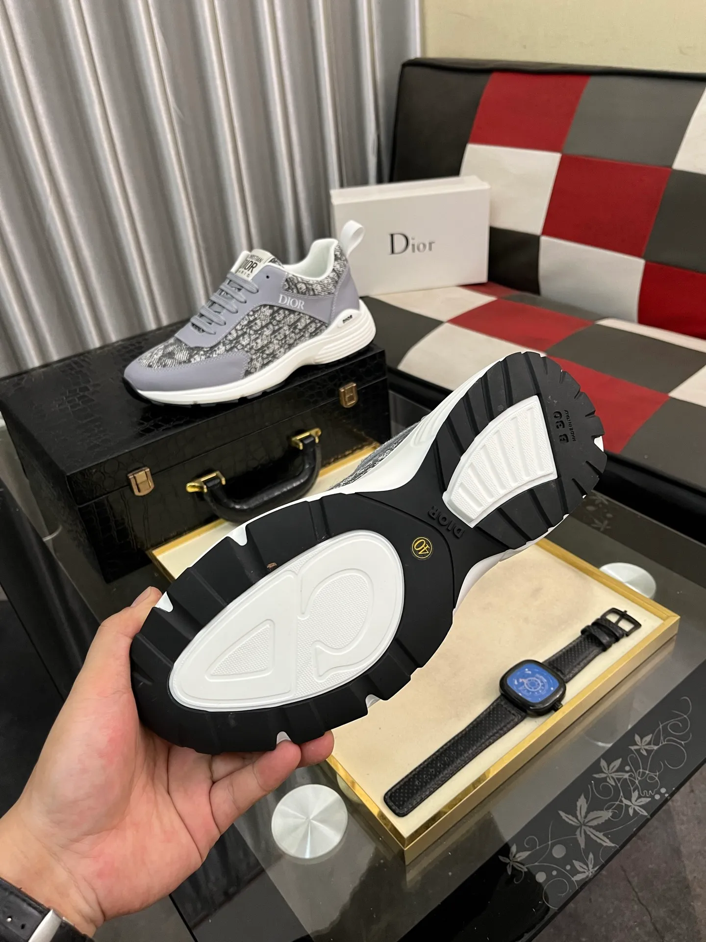 Men's shoes 💰440⌚️⌚️[Dior] The toe box is designed to be a bit wider. The upper foot comfort is perfect. The thread is beautiful. It fits the pants perfectly and is versatile. Decorated with various classic details. It is an ideal choice for daily styling. It can be matched with various casual items to create exquisite looks. Fabric: First-layer cowhide/lining sheepskin TPU original outsole Size: 38-443️⃣Colors available